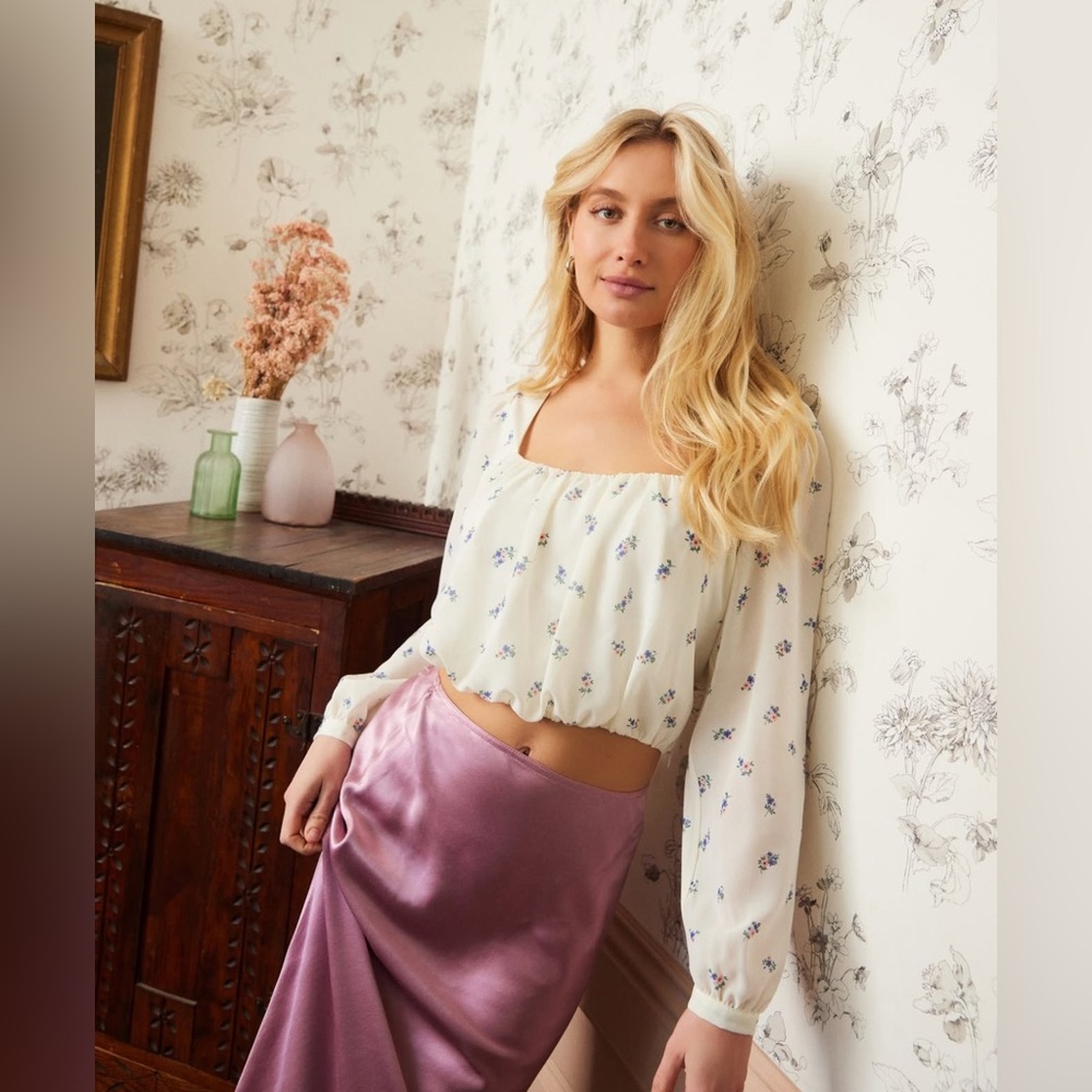 Backyard Roses Shelly Top Size Medium NWT
